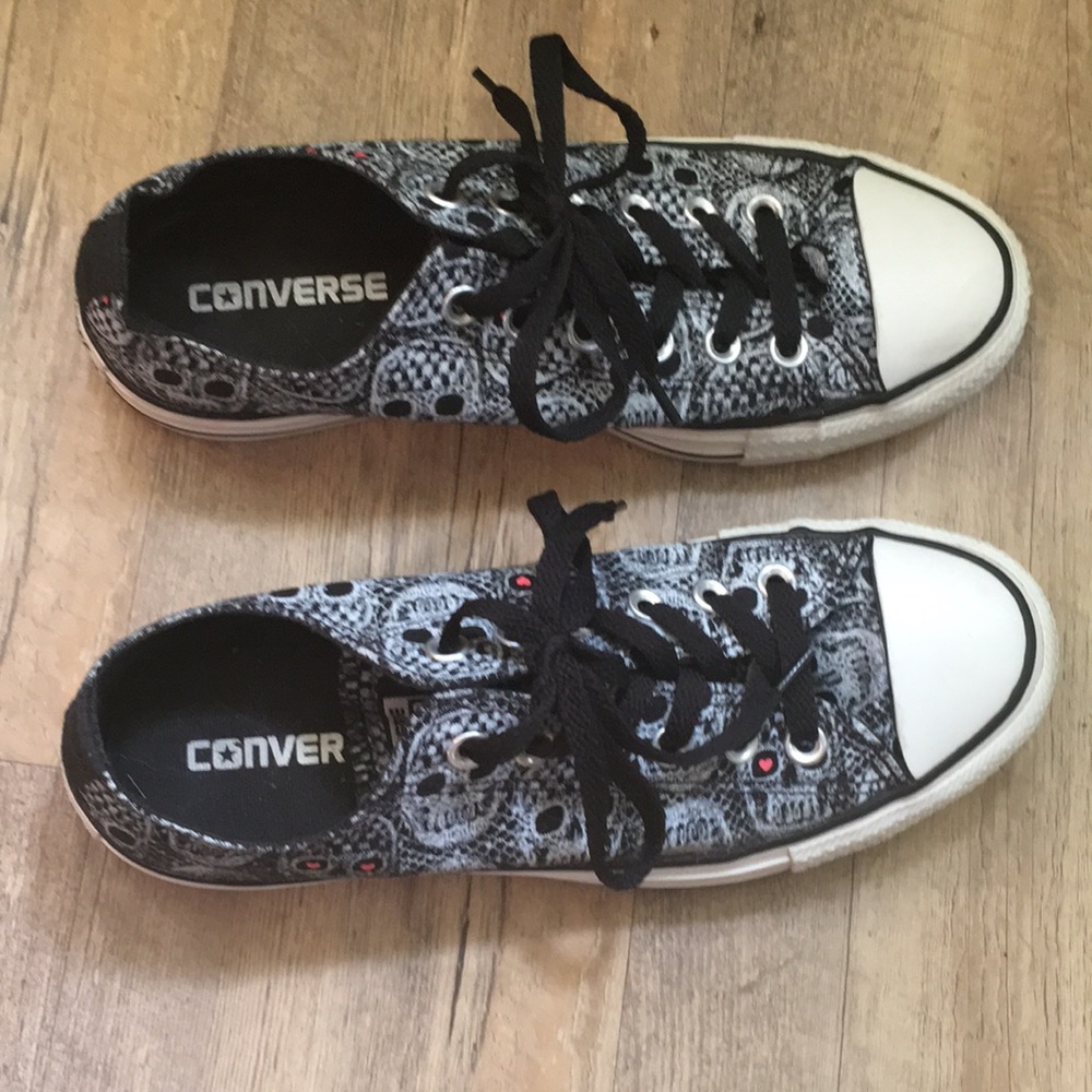 Converse skull sneakers women’s size 8